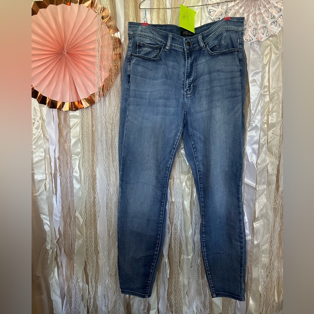 #8 Judy Blue 16w Skinny leg Like New